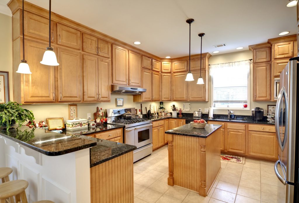 Adding Streaks to Marble Countertops