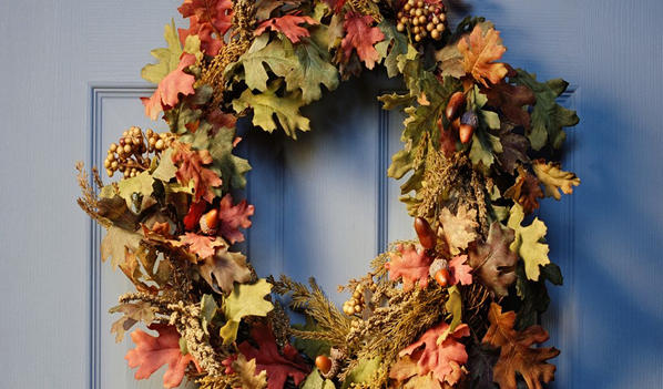  Fall-Inspired Wreaths and Mantelpieces