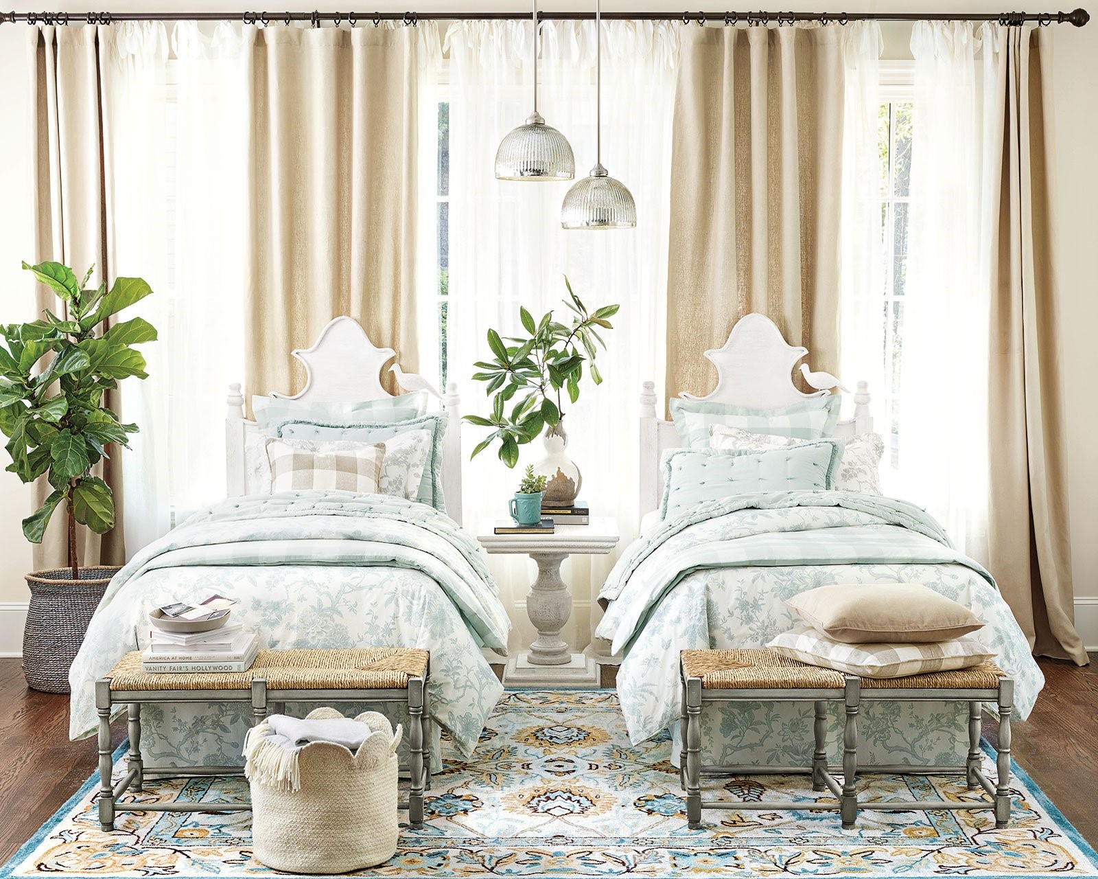 23 Amazing Ways to Style Your Bed in Front of Window